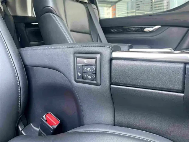 Toyota Vellfire — Фото автомобиля 16