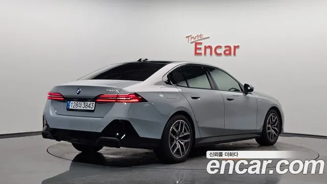 BMW 5-Series — Фото автомобиля 2