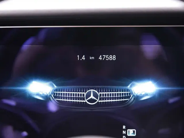 Mercedes-Benz E-Class — Фото автомобиля 27