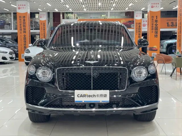 Bentley Bentayga — Фото автомобиля 2