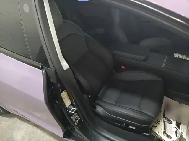 Tesla Model 3 — Фото автомобиля 24