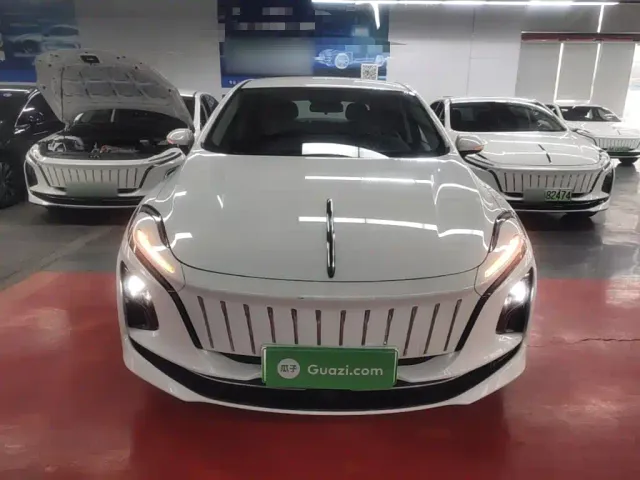 Hongqi E-QM5 — Фото автомобиля 2