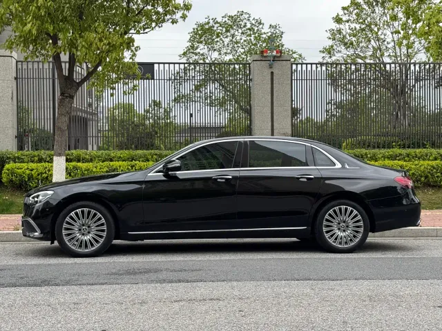 Mercedes-Benz E-Class — Фото автомобиля 3