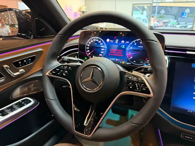 Mercedes-Benz E-Class — Фото автомобиля 12