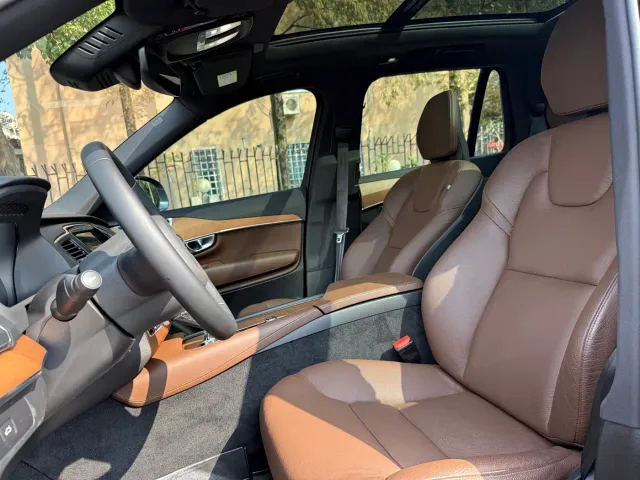 Volvo XC90 — Фото автомобиля 9