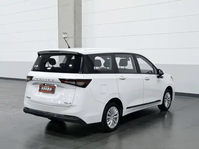 Wuling Jiachen — Фото автомобиля 2