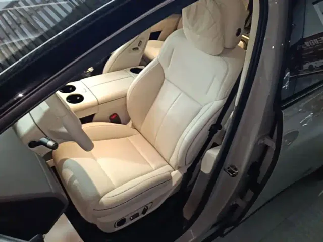 Li Auto i8 — Фото автомобиля 14