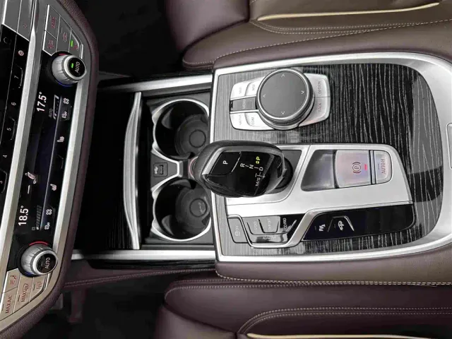 BMW 7 Series — Фото автомобиля 13