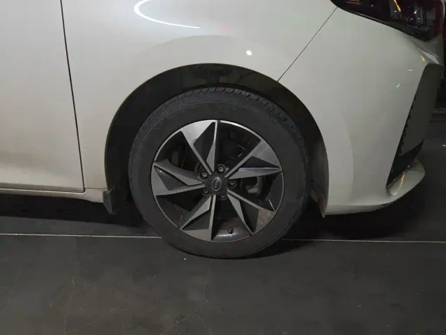 GAC Trumpchi M6 — Фото автомобиля 23