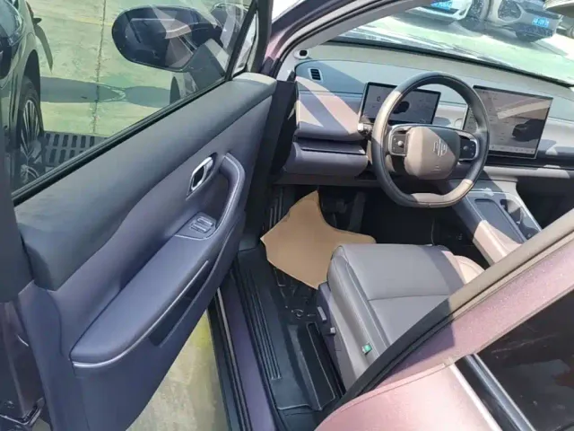 Leapmotor C10 — Фото автомобиля 15