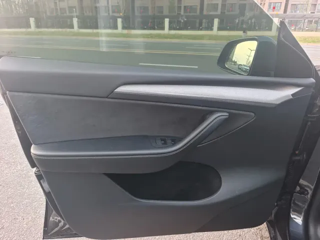Tesla Model Y — Фото автомобиля 4