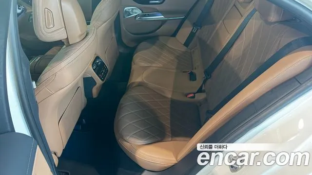 Mercedes-Benz E-Class — Фото автомобиля 18