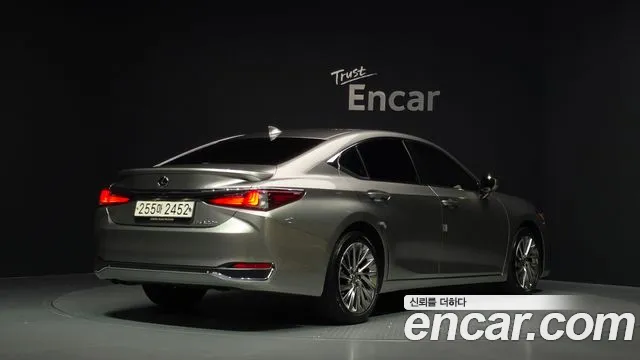 Lexus ES Generation 7 — Фото автомобиля 2