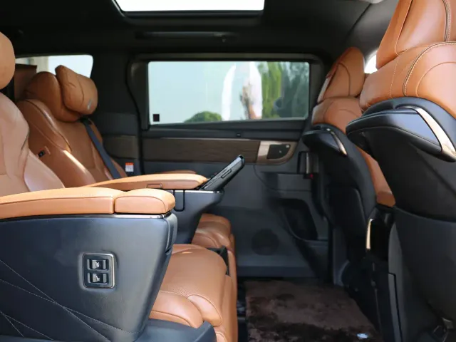 Toyota Alphard — Фото автомобиля 8