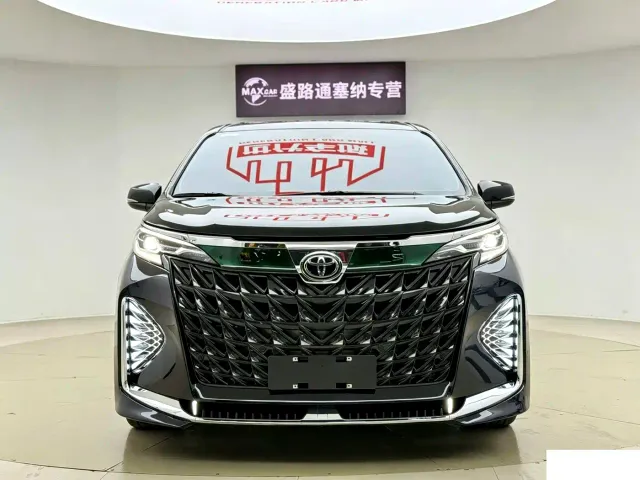 Toyota Sienna — Фото автомобиля 2