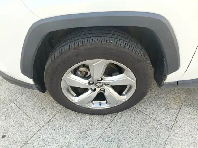 Toyota RAV4 — Фото автомобиля 22