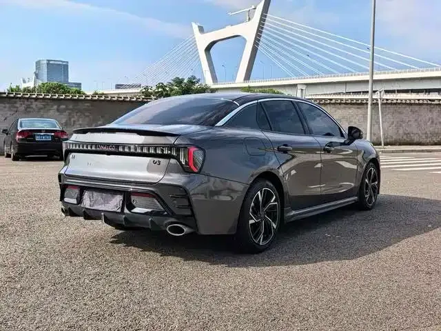 Lynk & Co 03 — Фото автомобиля 14