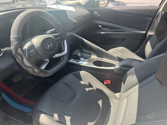 Hyundai Elantra — Фото автомобиля 6