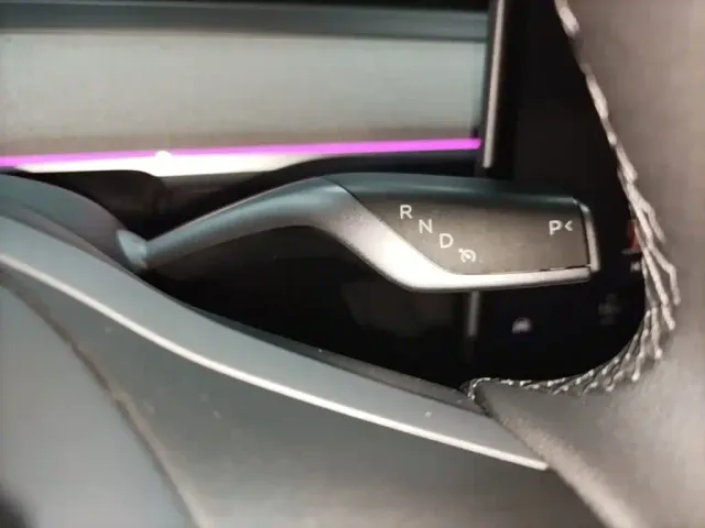 Tesla Model Y — Фото автомобиля 9