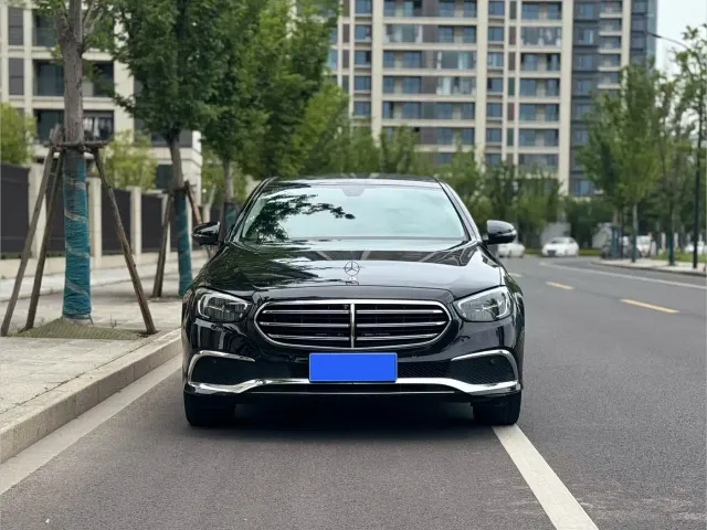 Mercedes-Benz E-Class — Фото автомобиля 2