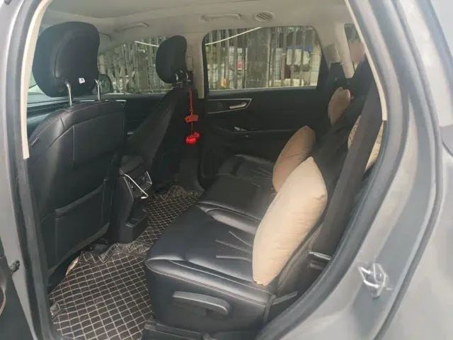 Ford Edge — Фото автомобиля 13