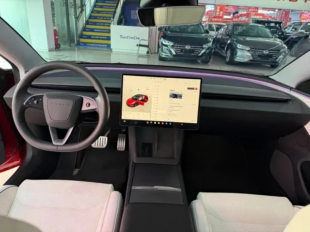 Tesla Model 3 — Фото автомобиля 8