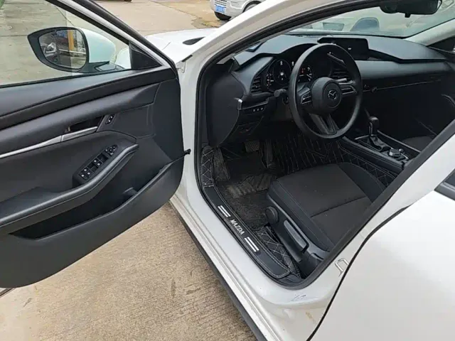 Mazda Axela — Фото автомобиля 15
