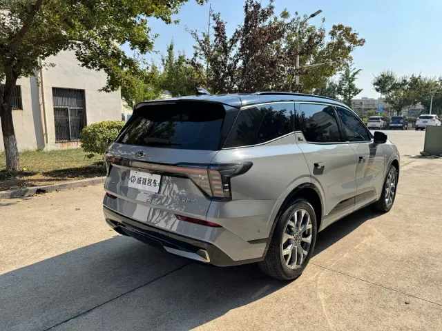 Ford Edge — Фото автомобиля 11