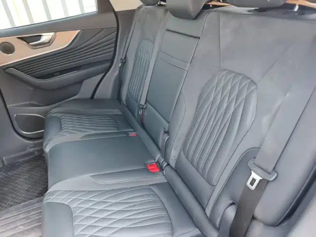Hongqi HS5 — Фото автомобиля 16