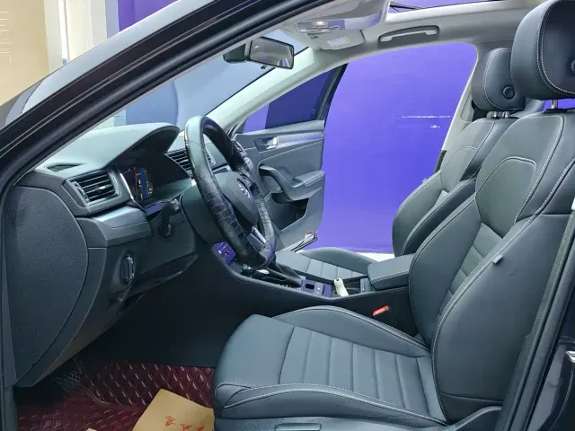 Skoda Superb — Фото автомобиля 5