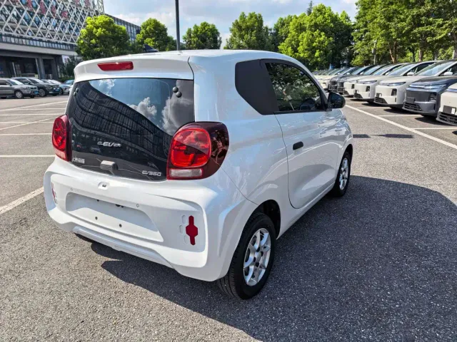 Roewe Clever — Фото автомобиля 4