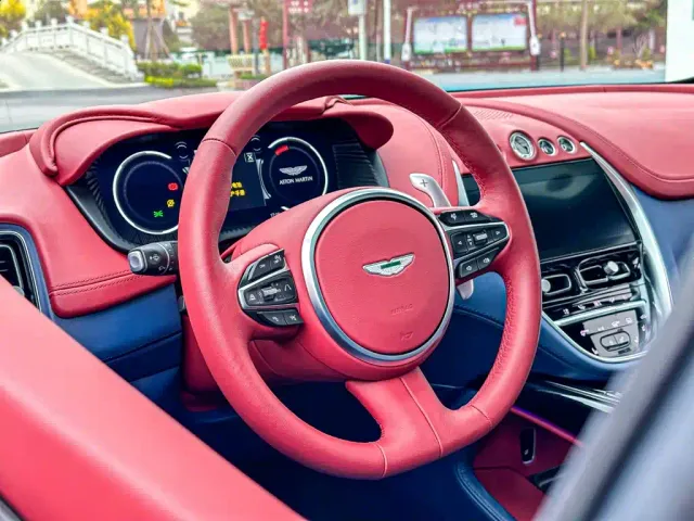 Aston Martin DBX — Фото автомобиля 3