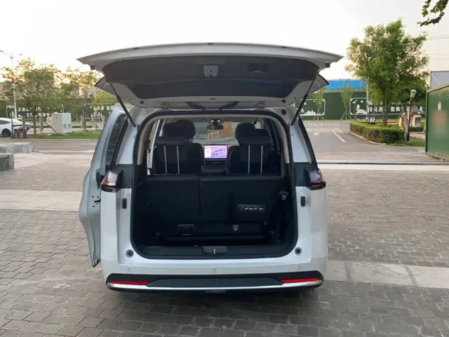 GAC Trumpchi E8 — Фото автомобиля 13