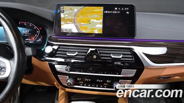 BMW 5-Series — Фото автомобиля 12