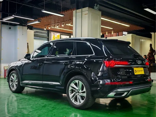 Audi Q7 — Фото автомобиля 7