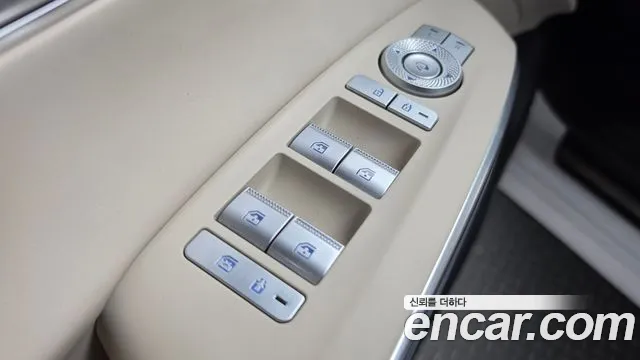Genesis GV70 — Фото автомобиля 30