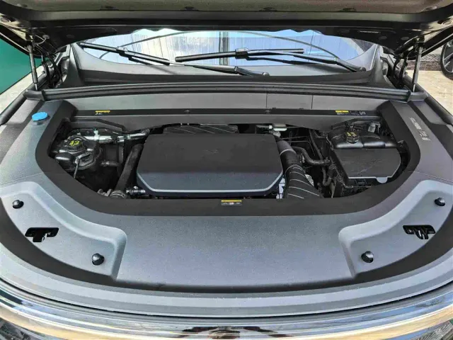 Li Auto L8 — Фото автомобиля 12