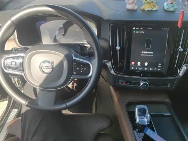 Volvo S90 — Фото автомобиля 12