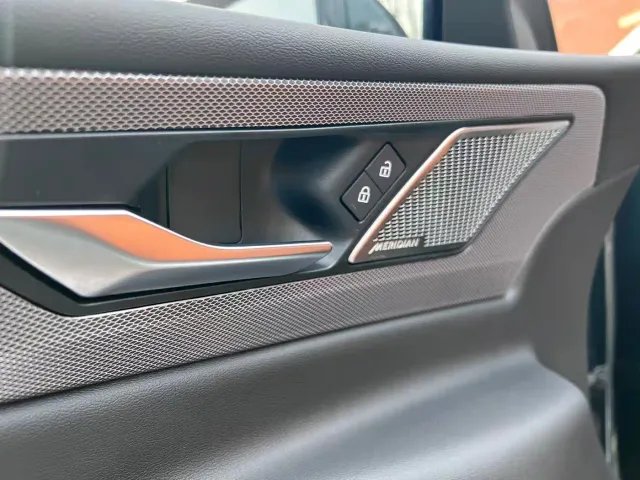 Jaguar XEL — Фото автомобиля 14