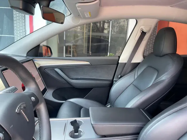 Tesla Model Y — Фото автомобиля 20