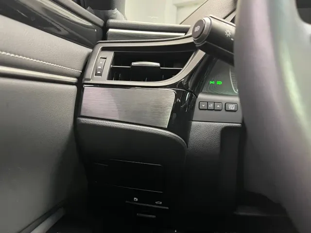 Lexus ES — Фото автомобиля 15