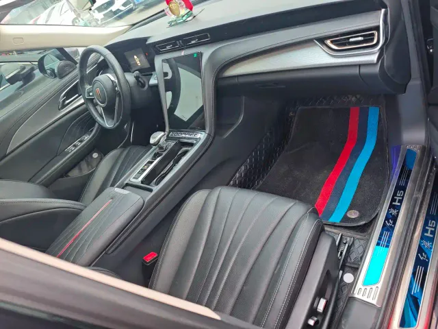 Hongqi H5 — Фото автомобиля 12