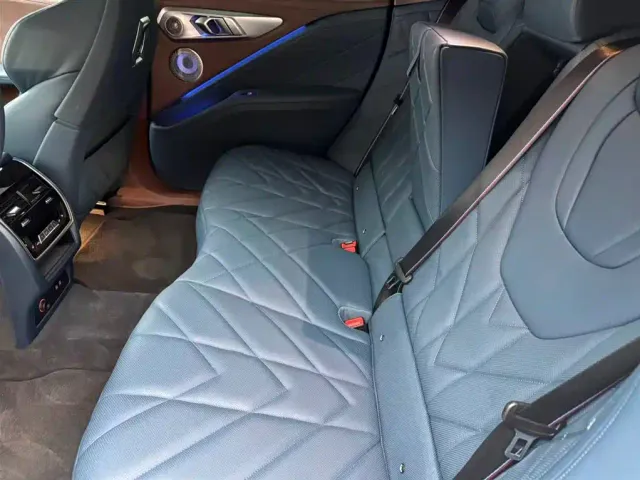BMW XM — Фото автомобиля 9