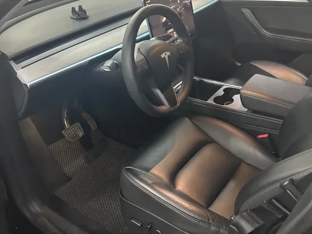 Tesla Model Y — Фото автомобиля 3