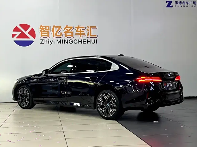 BMW 5 Series — Фото автомобиля 5