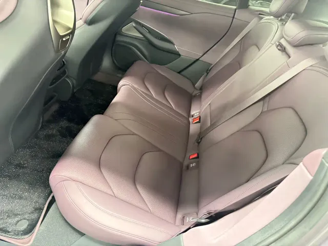 Xiaomi SU7 — Фото автомобиля 11