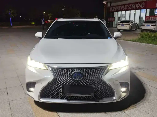 Toyota Avalon — Фото автомобиля 2