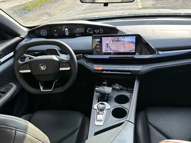 Changan Changan UNI-V 2022 1.5T Premium Model — Фото автомобиля 6