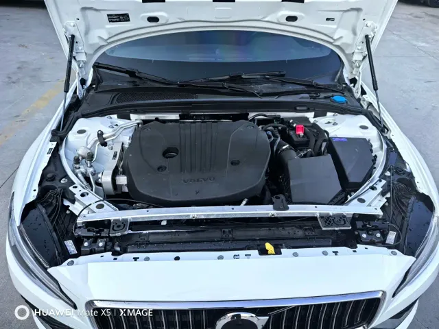 Volvo S60 — Фото автомобиля 10