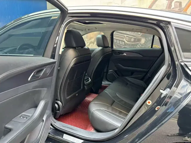 Hongqi H5 — Фото автомобиля 9